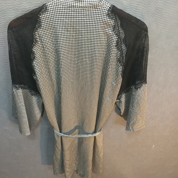 Victorias Secret Open Doily Shoulder Rayon Cardiga - Picture 4 of 8